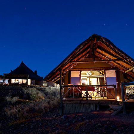 Wilderness Safaris Kulala Desert Lodge Сесрием Екстериор снимка