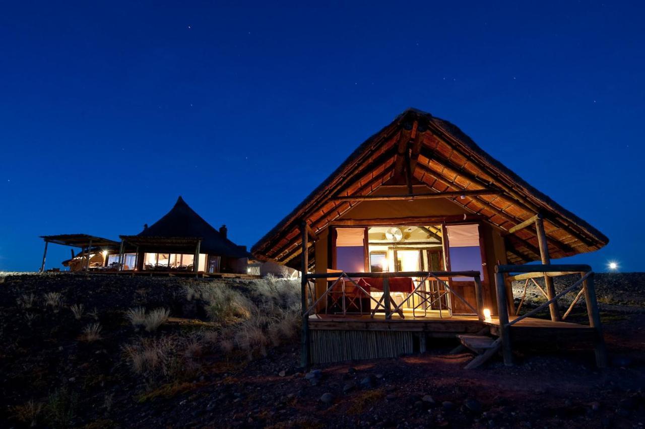 Wilderness Safaris Kulala Desert Lodge Сесрием Екстериор снимка
