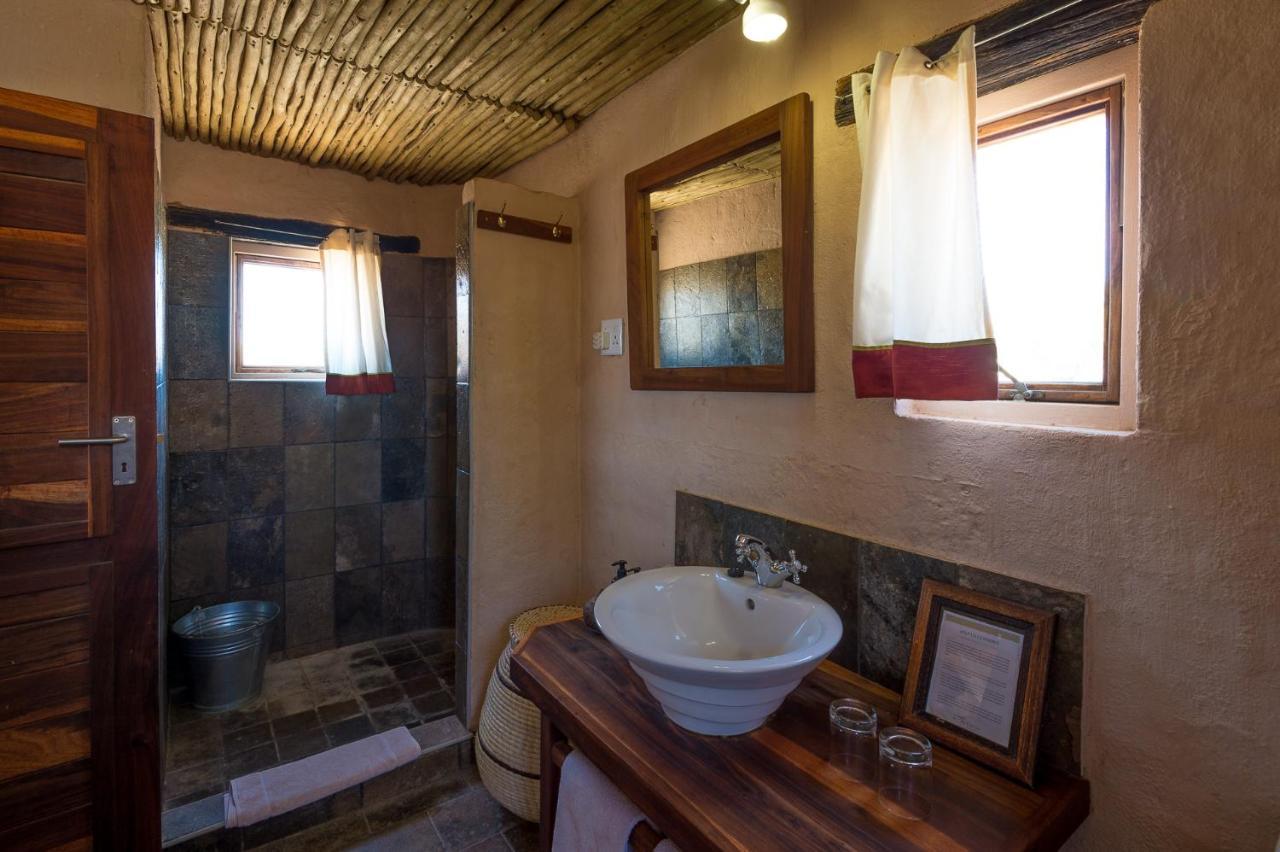 Wilderness Safaris Kulala Desert Lodge Сесрием Екстериор снимка