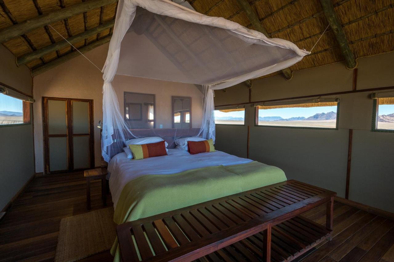 Wilderness Safaris Kulala Desert Lodge Сесрием Екстериор снимка