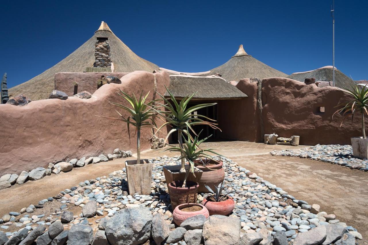 Wilderness Safaris Kulala Desert Lodge Сесрием Екстериор снимка